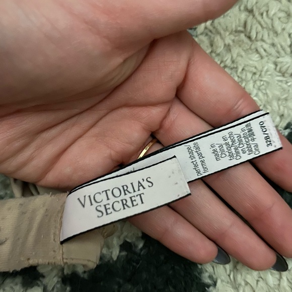 Victoria Secret tan/nude push up bras - Picture 3 of 4
